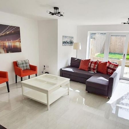 Walnut Flats-F2, 3-Bedroom With Garden & Patio - Ac, Parking, Netflix, Wifi - Close To Oxford, Bicester & Blenheim Palace Екстериор снимка