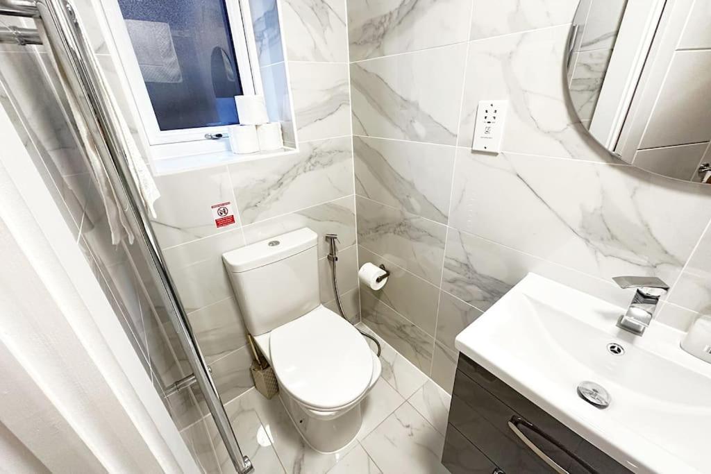 Walnut Flats-F2, 3-Bedroom With Garden & Patio - Ac, Parking, Netflix, Wifi - Close To Oxford, Bicester & Blenheim Palace Екстериор снимка
