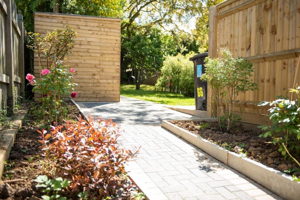 Walnut Flats-F2, 3-Bedroom With Garden & Patio - Ac, Parking, Netflix, Wifi - Close To Oxford, Bicester & Blenheim Palace Екстериор снимка