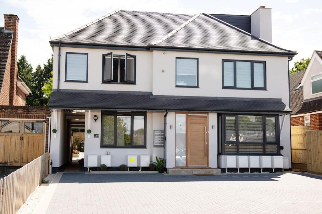 Walnut Flats-F2, 3-Bedroom With Garden & Patio - Ac, Parking, Netflix, Wifi - Close To Oxford, Bicester & Blenheim Palace Екстериор снимка