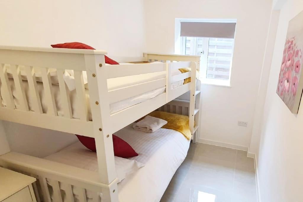 Walnut Flats-F2, 3-Bedroom With Garden & Patio - Ac, Parking, Netflix, Wifi - Close To Oxford, Bicester & Blenheim Palace Екстериор снимка
