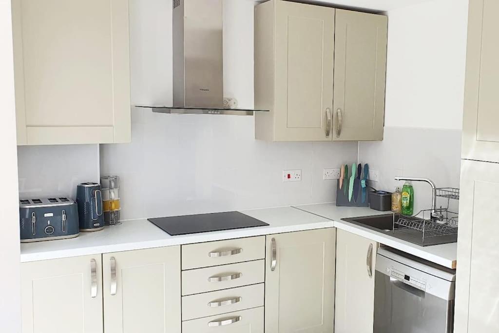 Walnut Flats-F2, 3-Bedroom With Garden & Patio - Ac, Parking, Netflix, Wifi - Close To Oxford, Bicester & Blenheim Palace Екстериор снимка