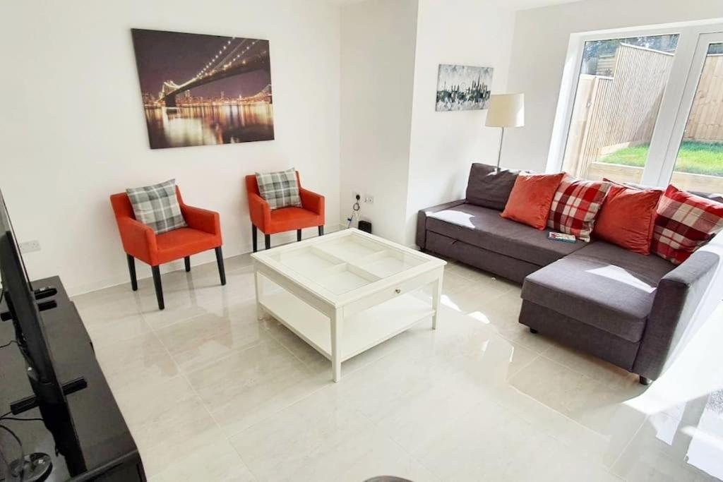 Walnut Flats-F2, 3-Bedroom With Garden & Patio - Ac, Parking, Netflix, Wifi - Close To Oxford, Bicester & Blenheim Palace Екстериор снимка